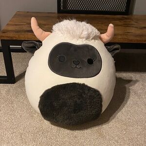 NWT Venus the Black & White Sheep 12” Squishmallow